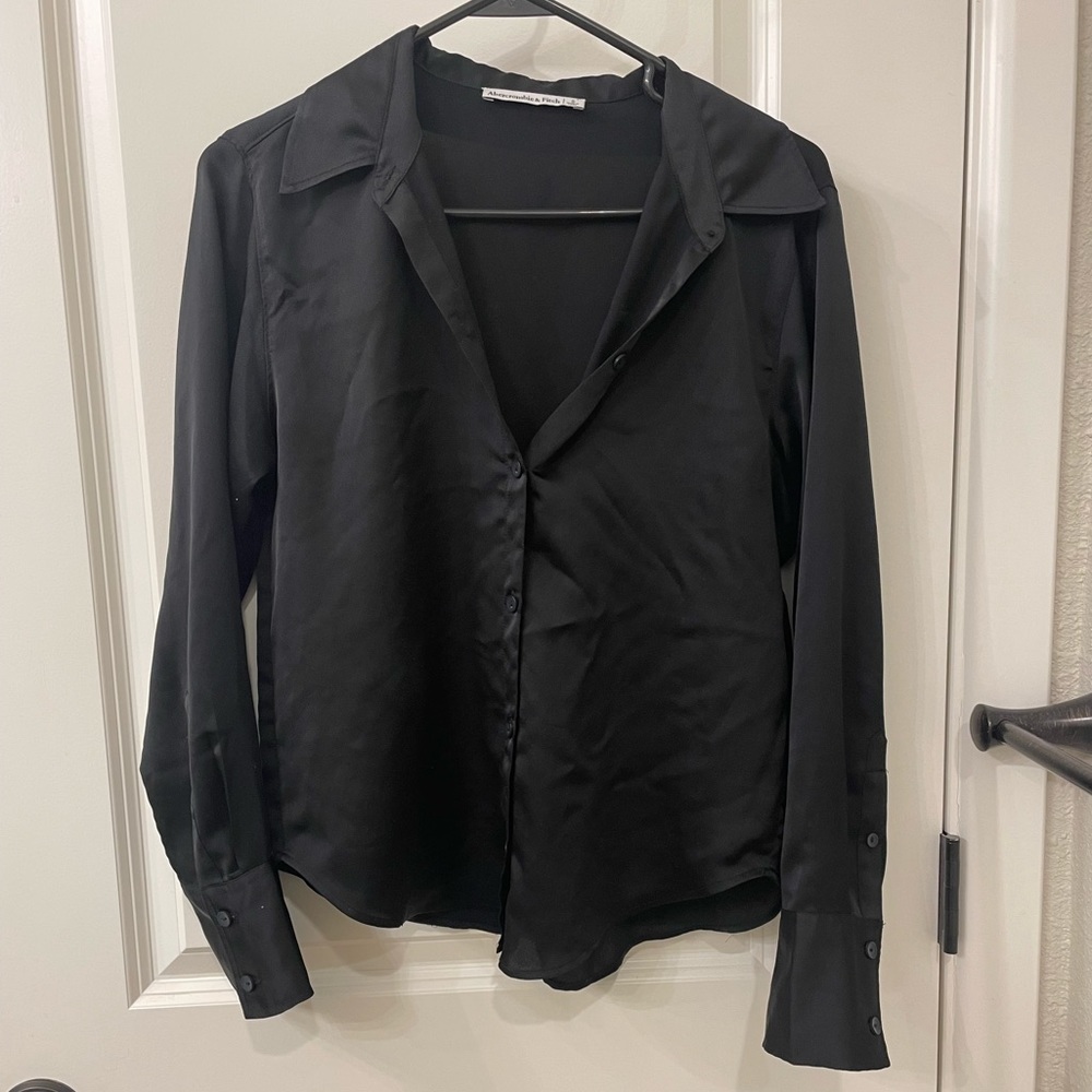 Abercrombie & Fitch long sleeve satin button up shirt